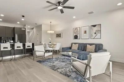 Image de Stunning Townhome with Private Pool & Games Room