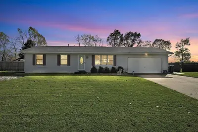 Image de New! Cozy Retreat with Hot Tub in Peaceful Goshen