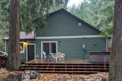 Image de Family-Friendly, Short Drive to the Mountain