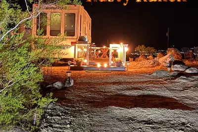 Image de Beautiful trailer home on 20 acres. Panoramic desert views 18 min from Route 66