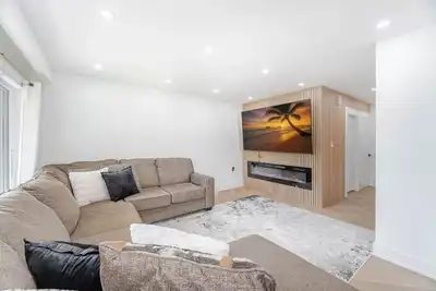 Image de Luxury Modern House + Cozy Fireplace