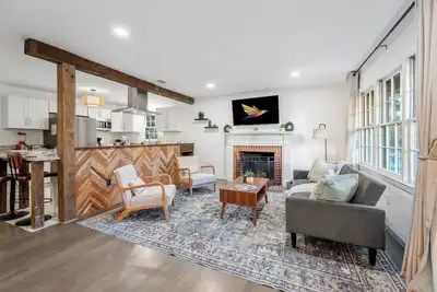 Image de Luxurious Parkside Fully Fenced Pet Friendly Home Steps from Daffin Park