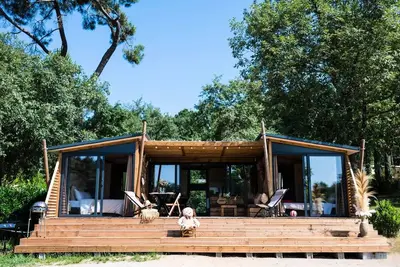 Image de Chalet premium 2 chambres 2 salles de bains face à l'étang 4 personnes