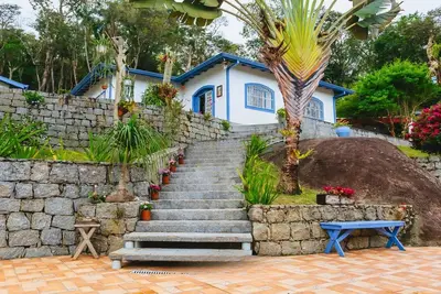 Image de Country house with heated pool for families and those who work from home.