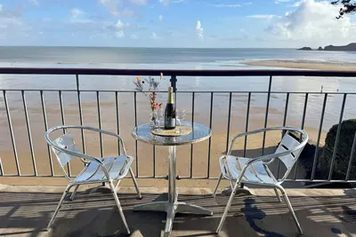 Image de Beachfront Bliss – Relax at Our Coastal Getaway