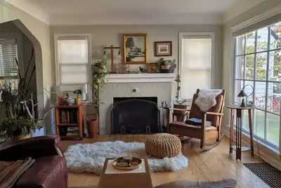 Image de Cozy artist's bungalow with outdoor sauna, steps from Nw 23rd