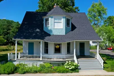 Image de Charming guesthouse at historic Sunset Lodge