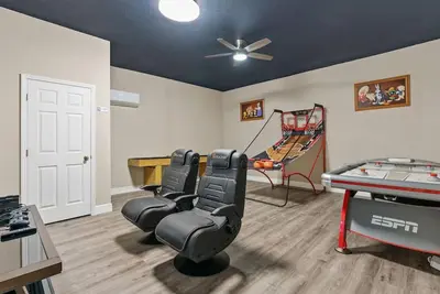 Image de Cozy Pool Villa •Minutes Drive to Disney • Family Friendly