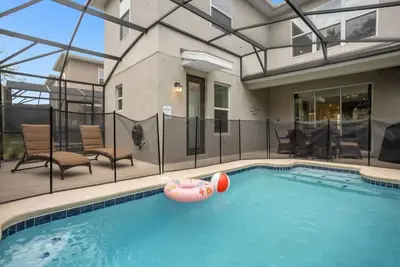 Image de Stylish Resort Home • Game Room • Pool • Near Disney