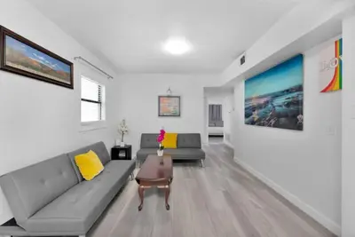 Image de Spacious 5br Home | Minutes to the Beach