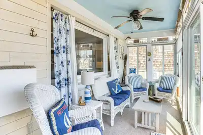Image de Charming Bayside Cottage with Dock