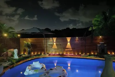 Image de Villa avec piscine, plage, jacuzzi et Literie Hilton