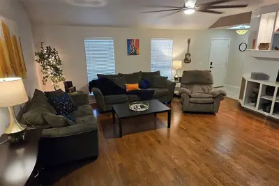 Image de Cozy Groove Sanctuary Pearland / 3-Bedroom House