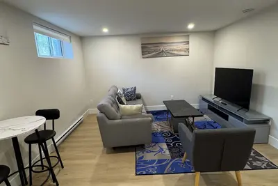 Image de Cozy & Stylish Retreat with Modern Comforts