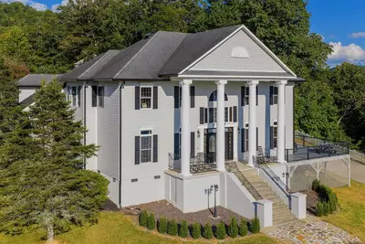 Image de Bagatelle- Delightful Treasure In the Mountains