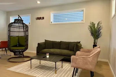 Image de Modern 3br | Bonus Room | Office | A/C, Smart TVs, Parking