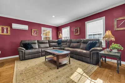 Image de The Clue House - Game Night Hideaway - 3 Tv's - Midtown