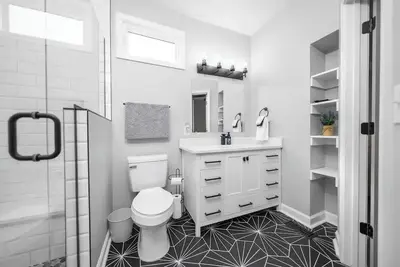 Image de Uptown Vibe, Downtown Location - Sleeps 6