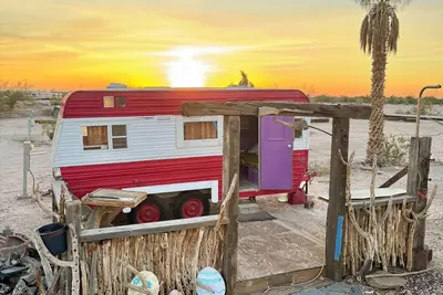 Image de Experience the magic of the Glamis sand dunes in this unique desert getaway