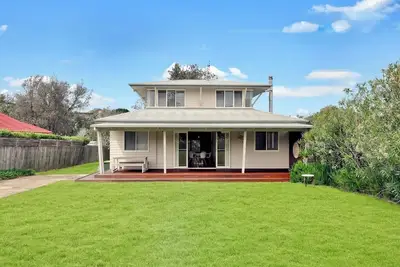 Image de Beachwood Cottage, 50 meters from the beach, cosy coastal escape