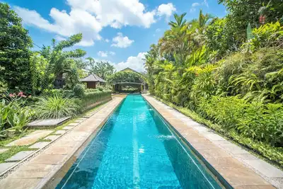 Image de Grande Maison d'artiste familiale et conviviale a 5mn de la plage de Batubelig