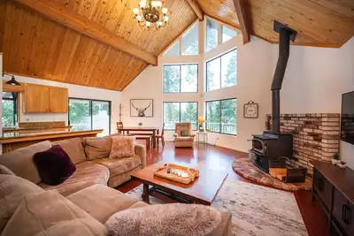 Image de Castlewood Chalet–Family Retreat in Arnold w/ Hot Tub, Guest Suite & Loft Views