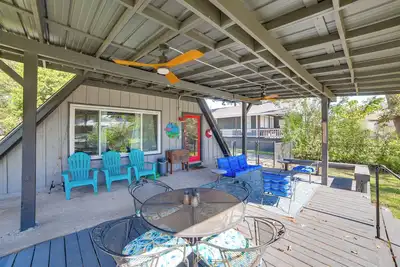 Image de Dock + Bar, Pet Friendly! Cedar Creek Lake A-Frame