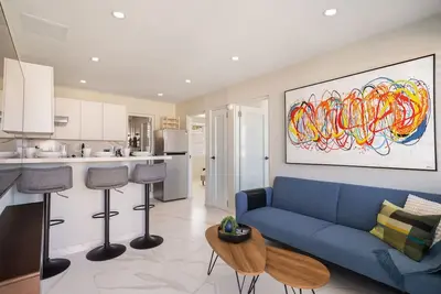 Image de SunJoy No. 5 - Chic 2br Apartment Isla Verde