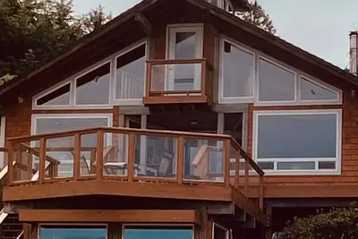 Image de Magnificent 4  bedroom 2 bath, 1 min to the beach. Spa, 2 decks-Gem of the Coast!