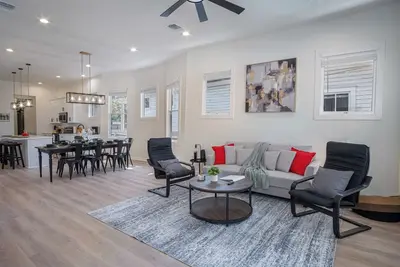 Image de Experience Downtown Living: 3br/3ba Perfect  Stays