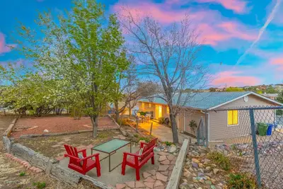 Image de Charming 3-Bedroom Retreat w/ Huge/Scenic Backyard!