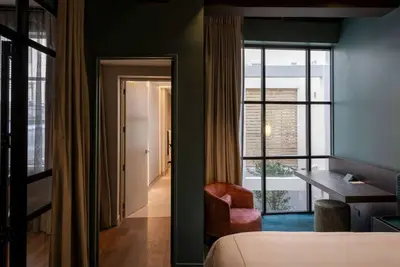 Luxe Executive Getaway | 2 Bed 2 Bath |