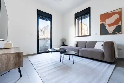 Image de Blueground | Tel Aviv, balcony, nr Rothschild Blvd (Tlv-101)