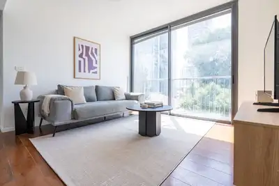 Image de Blueground | Lev HaIr, city view, nr beach (Tlv-97)