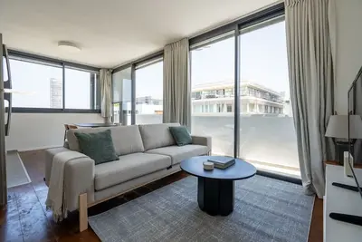 Image de Blueground | Lev HaIr, balcony, nr Carmel Market (Tlv-99)