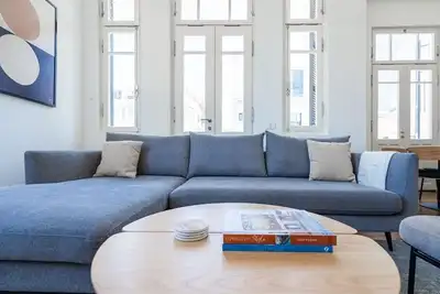 Image de Blueground | Lev HaIr, balcony, nr Carmel Market (Tlv-95)