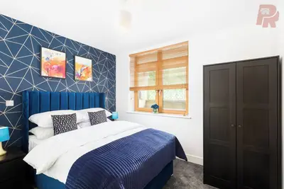 Cutlass Stay | View, Mailbox + Free Parking