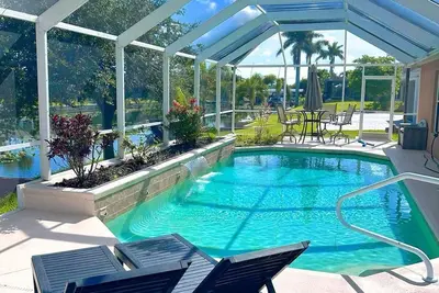 Image de Luxury Waterfront Villa – Heated Pool, Hot Tub, Family & Pet Friendly