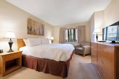 Image de One-Bedroom Condo in Vail — Walk to Village & Free Shuttle to Lifts