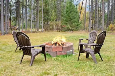 Image de New listing! Cozy 2 bed cabin 10 mins to Glacier