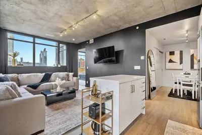 Image de Luxury 2br/2ba Condo in Calgary Beltline | King Bed, Free Underground Parking