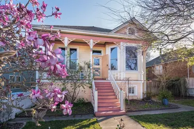 Image de Historic Queen Anne with private backyard oasis!