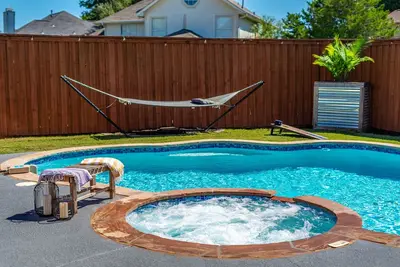 Image de Stylish Oasis w/ Heated Pool/Hot Tub/Movie Theater