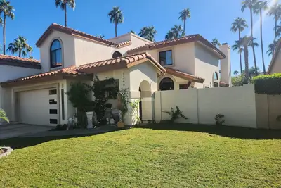 Image de Beautifully updated 3/3. 5 Desert Oasis - absolute snowbird dream!