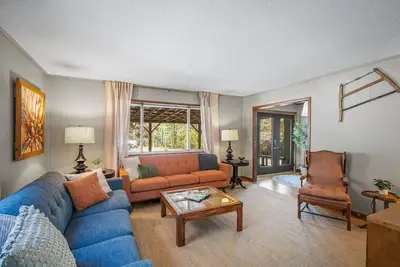 Image de Big Yard Family Getaway | Pets Ok | Grill and Hike