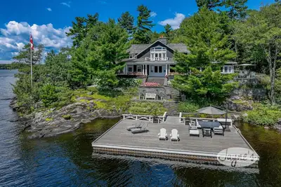 Image de Lake Muskoka Private Island! 13 Bedrooms! 6 Beaches! Gym! Tennis Court!