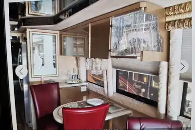 Image de Close to Yosemite, Enjoy Staying in  Luxury Prevost Rv