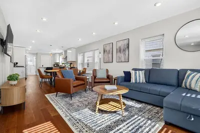 Image de Bright & Stylish 3Bdr w/Parking, Hot Tub/Fire Pit