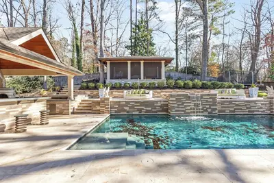 Image de Private Luxury Villa in Buckhead with Pool, Grill & Entertainment Space