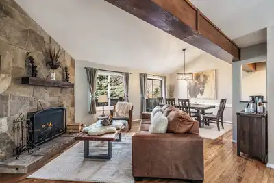 Image de Newly renovated 4 bedroom beauty just minutes away from Vail and Beaver Creek!